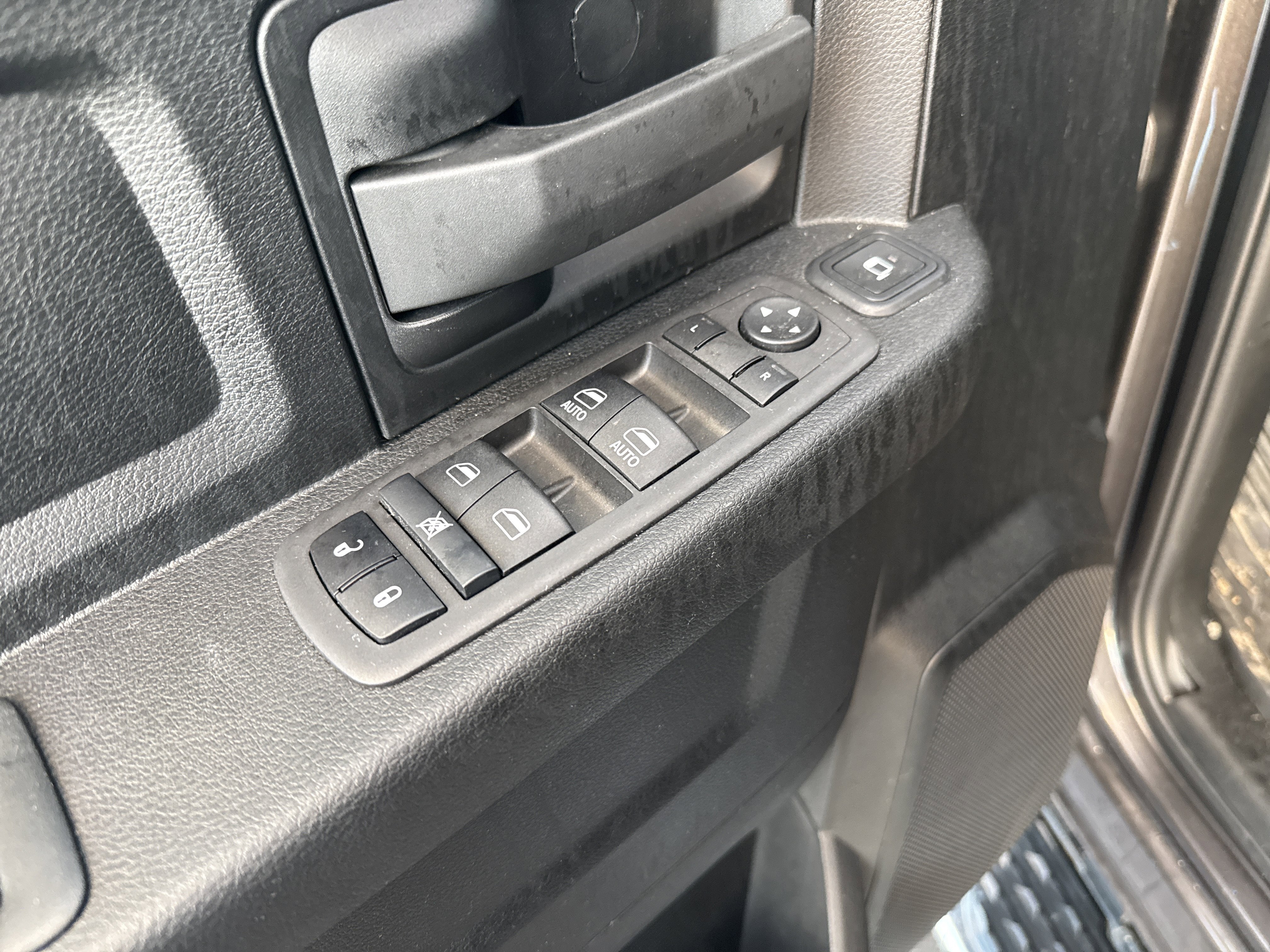 Used 2024 RAM 3500 Tradesman w/ Safety Group image 8