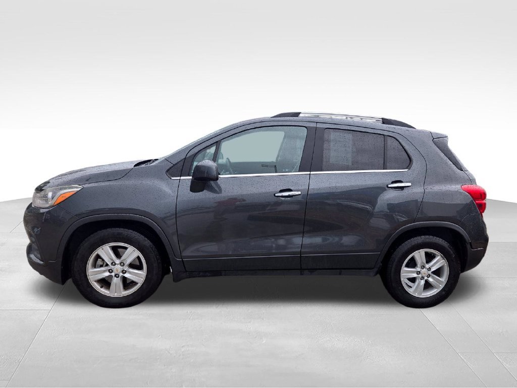 Used 2017 Chevrolet Trax LT w/ LT Convenience Package FWD image 2