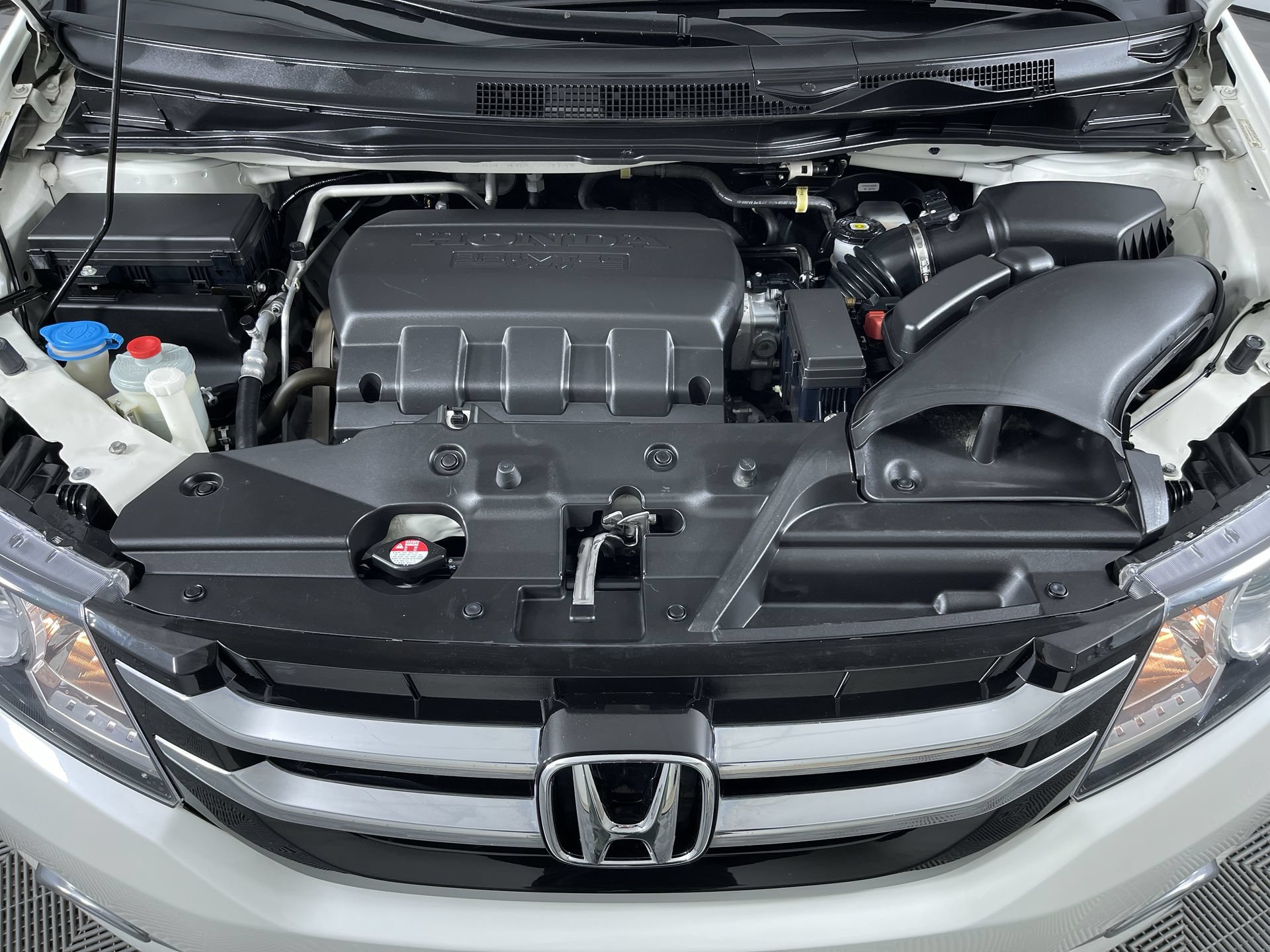 Used 2015 Honda Odyssey Touring Elite image 30