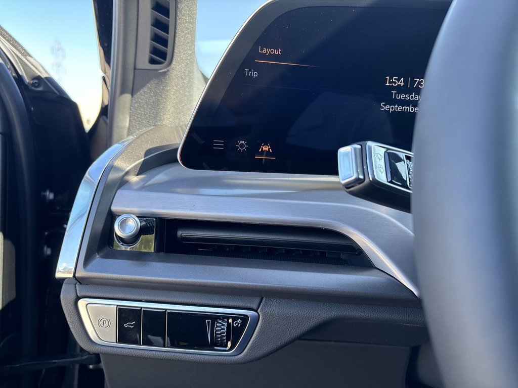 New 2027 Cadillac Vistiq Sport w/ LPO, Floor Liner Package AWD/4WD image 20