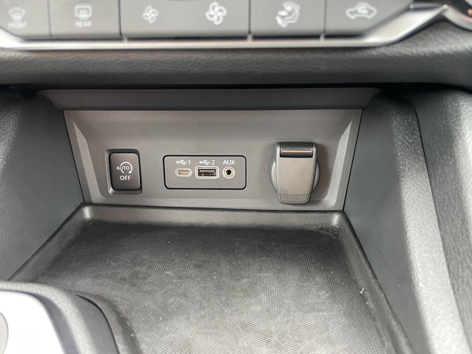 Used 2025 Nissan Sentra SV w/ All-Weather Package FWD image 30