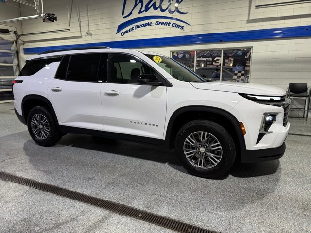 Used 2025 Chevrolet Traverse LT image 13