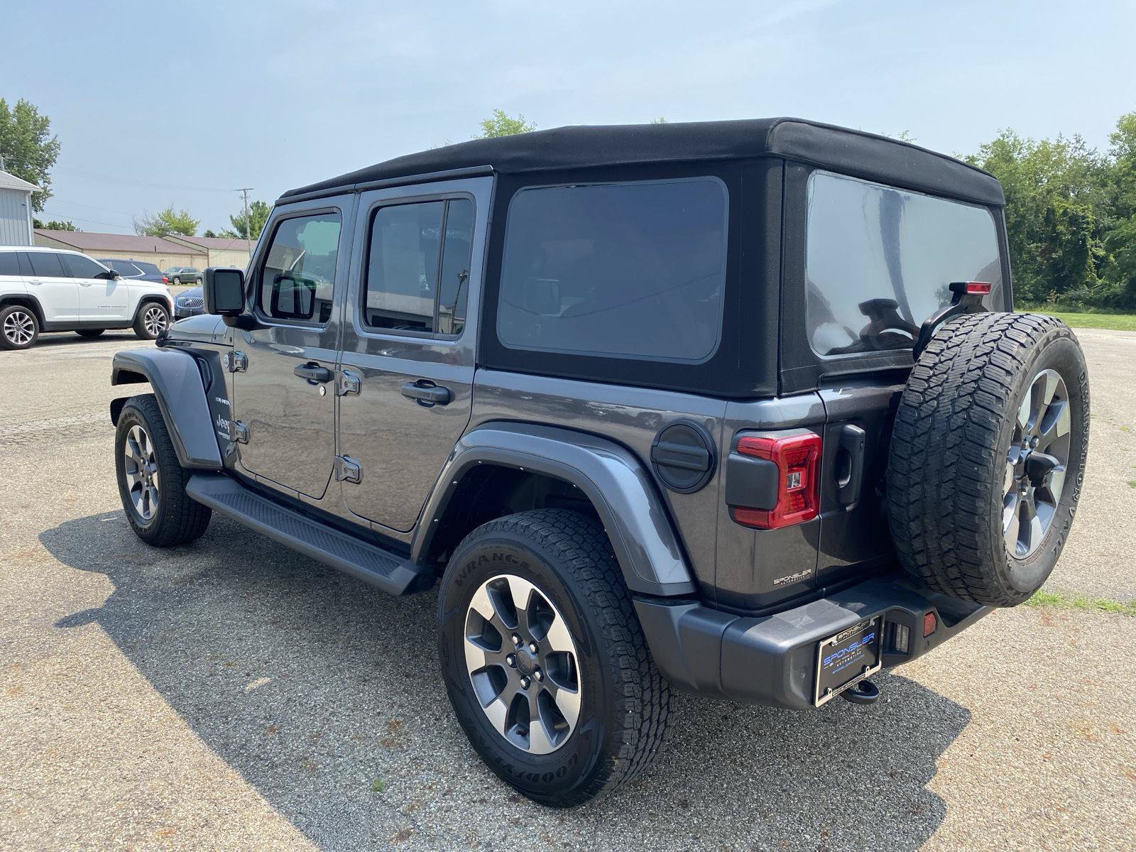 Used 2022 Jeep Wrangler Unlimited Sahara w/ Cold Weather Group AWD/4WD image 3