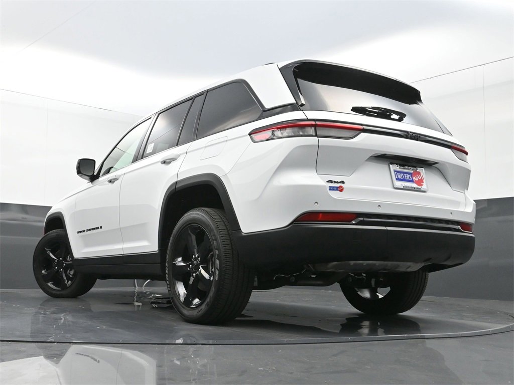 Used 2023 Jeep Grand Cherokee Altitude image 31