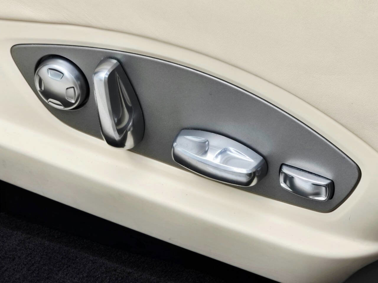 Used 2014 Porsche Panamera Turbo S w/ Exterior Package in Black image 82