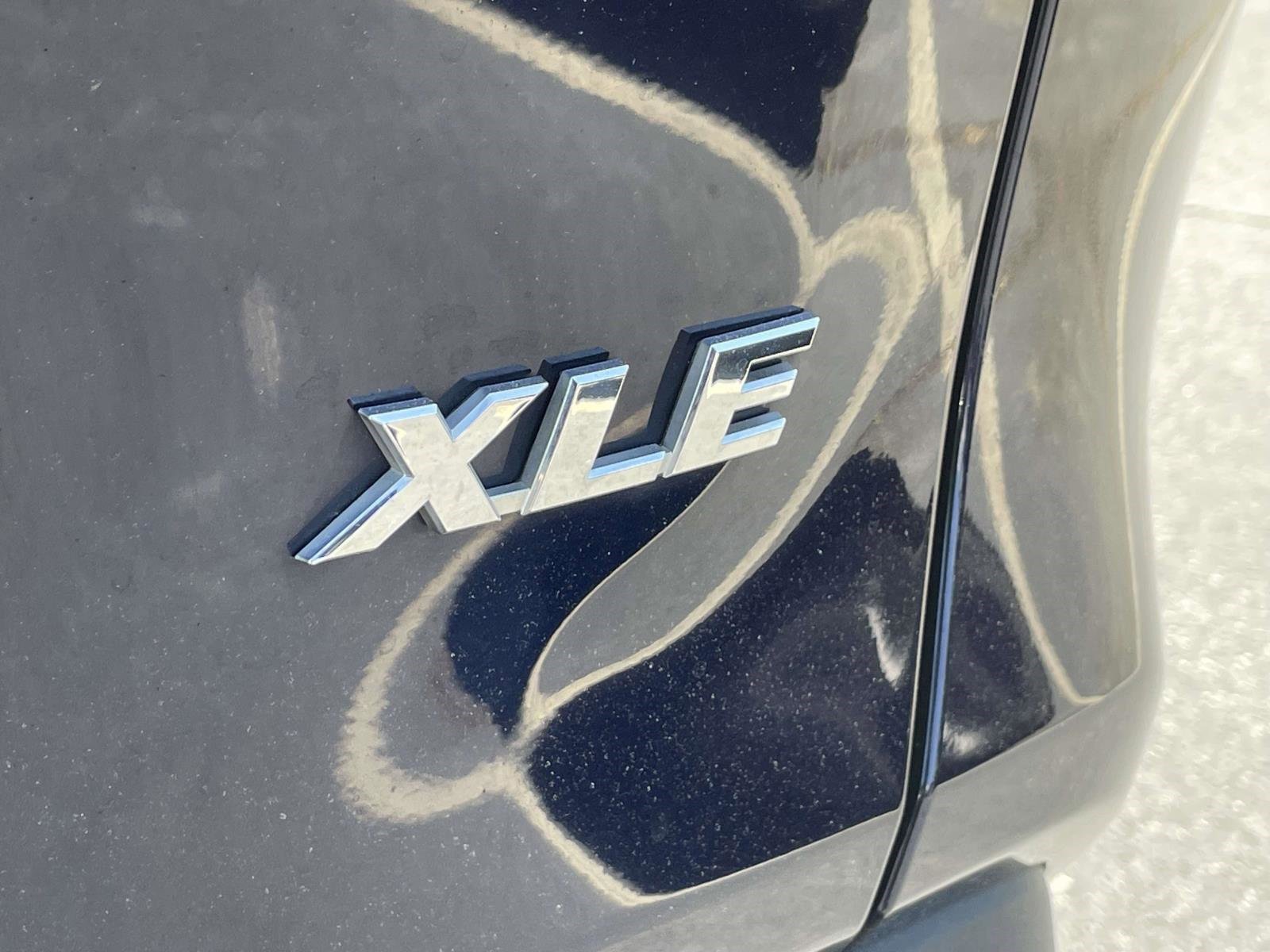 Used 2019 Toyota RAV4 XLE w/ Convenience Package FWD image 8