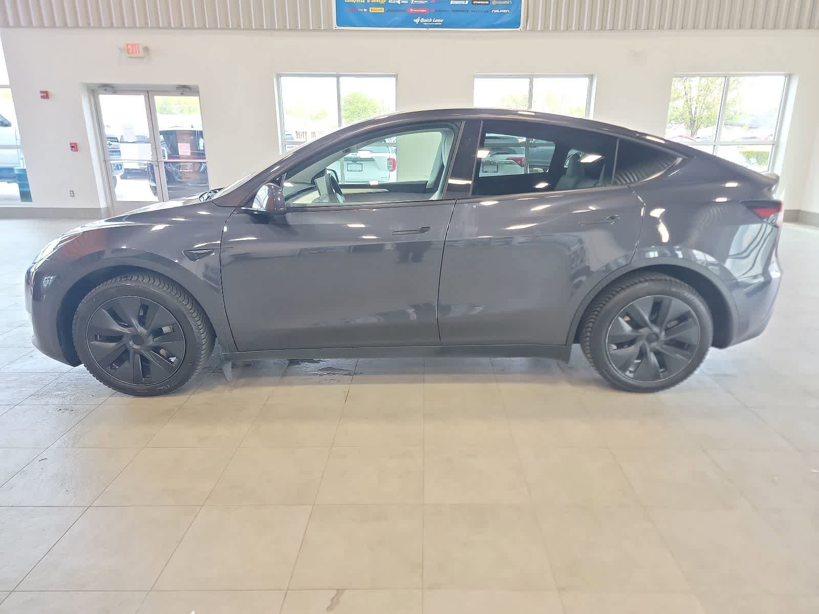 Used 2025 Tesla Model Y Long Range AWD/4WD image 11