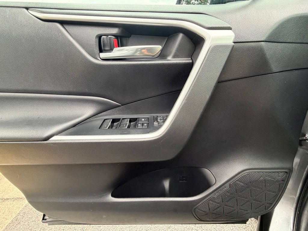 Used 2022 Toyota RAV4 XLE Premium AWD/4WD image 30