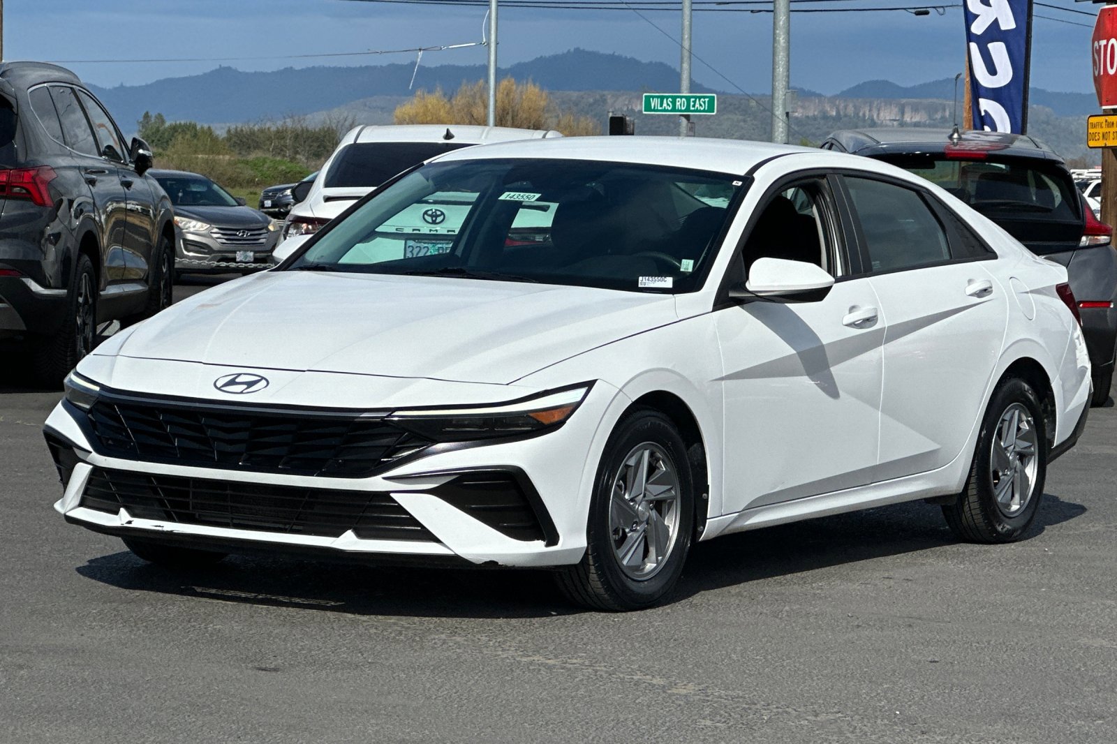 Used 2024 Hyundai Elantra SE FWD image 8