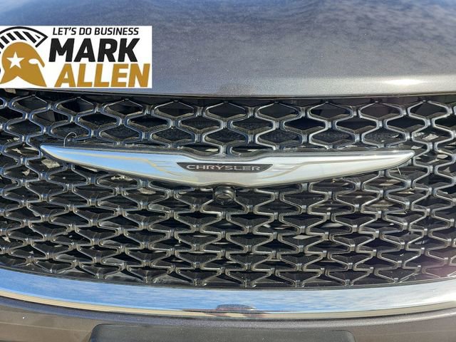 Used 2023 Chrysler Pacifica Touring-L FWD image 30