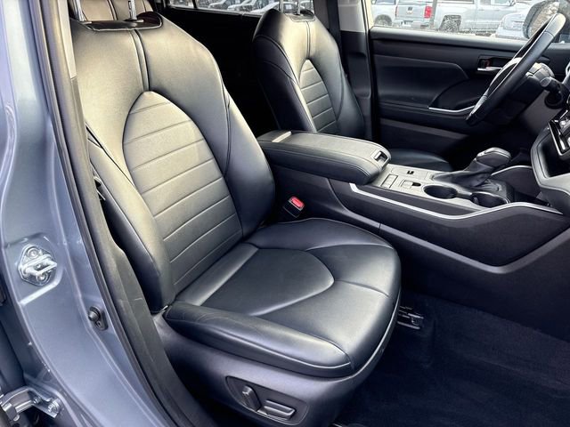 Used 2022 Toyota Highlander XLE image 26