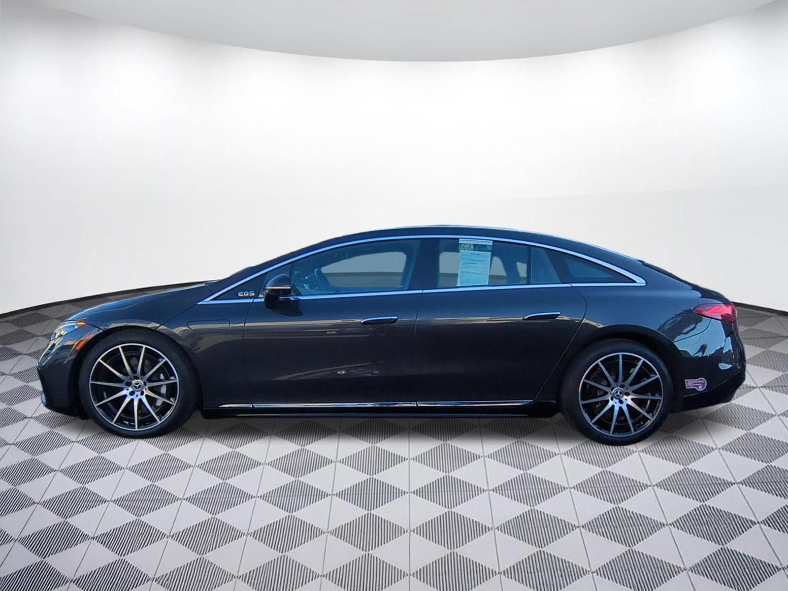 Used 2023 Mercedes-Benz EQS 580 4MATIC Sedan image 2