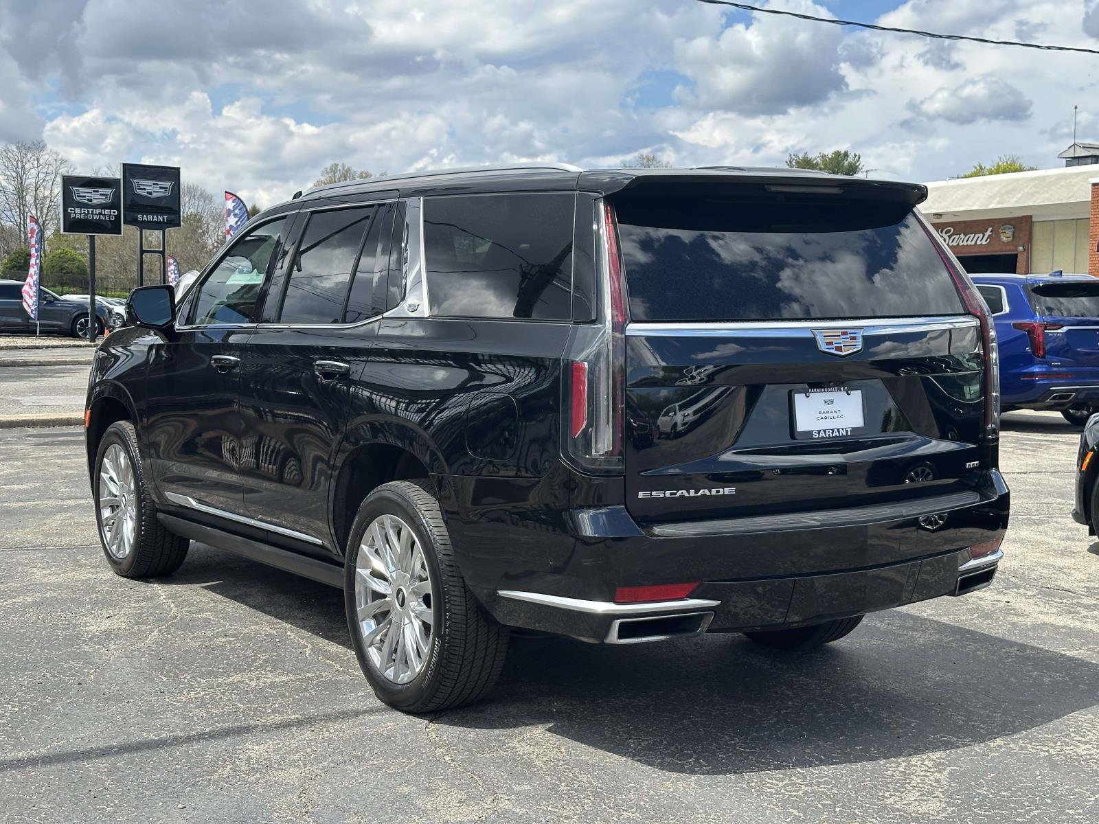 Certified 2023 Cadillac Escalade Premium Luxury w/ Performance Package image 5