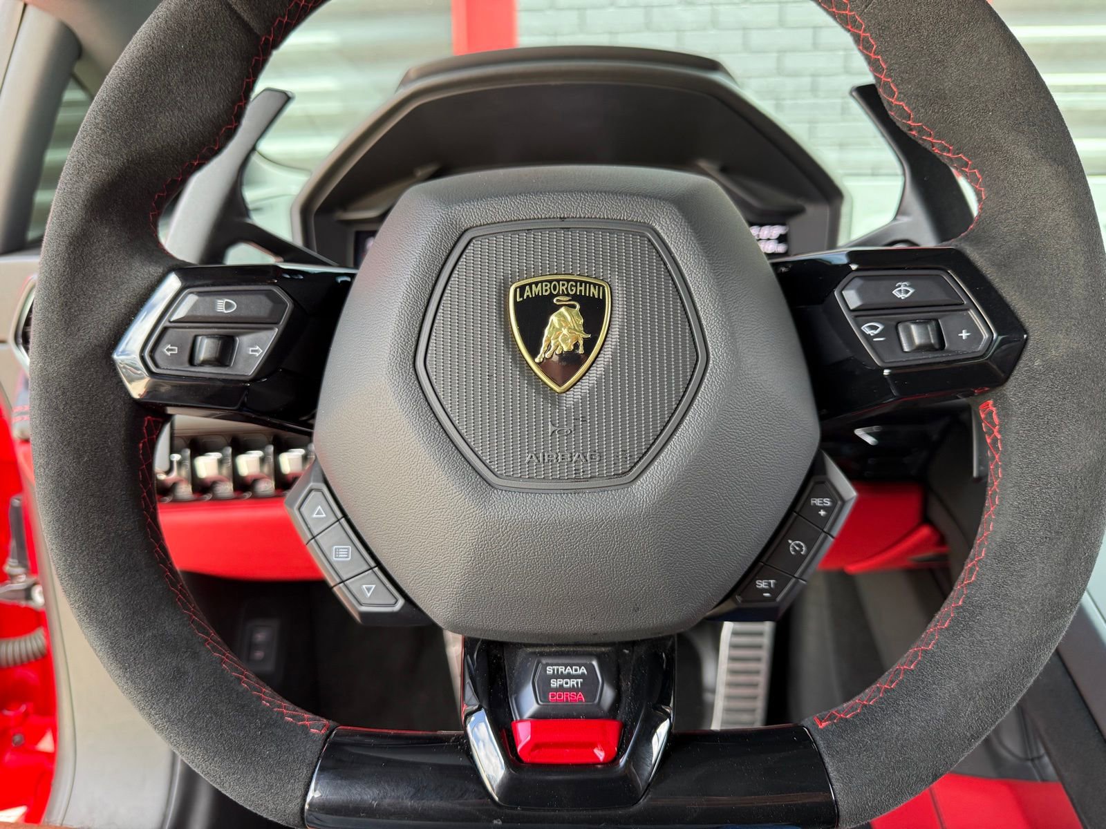 Used 2020 Lamborghini Huracan EVO image 28
