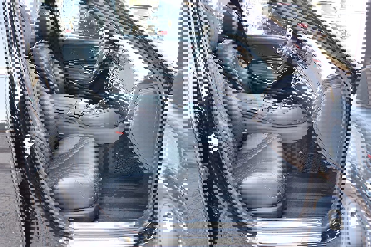 Used 2015 Mercedes-Benz S 63 AMG 4MATIC Sedan w/ Driver Assistance Package image 46