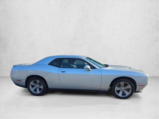 Used 2019 Dodge Challenger SXT video 4
