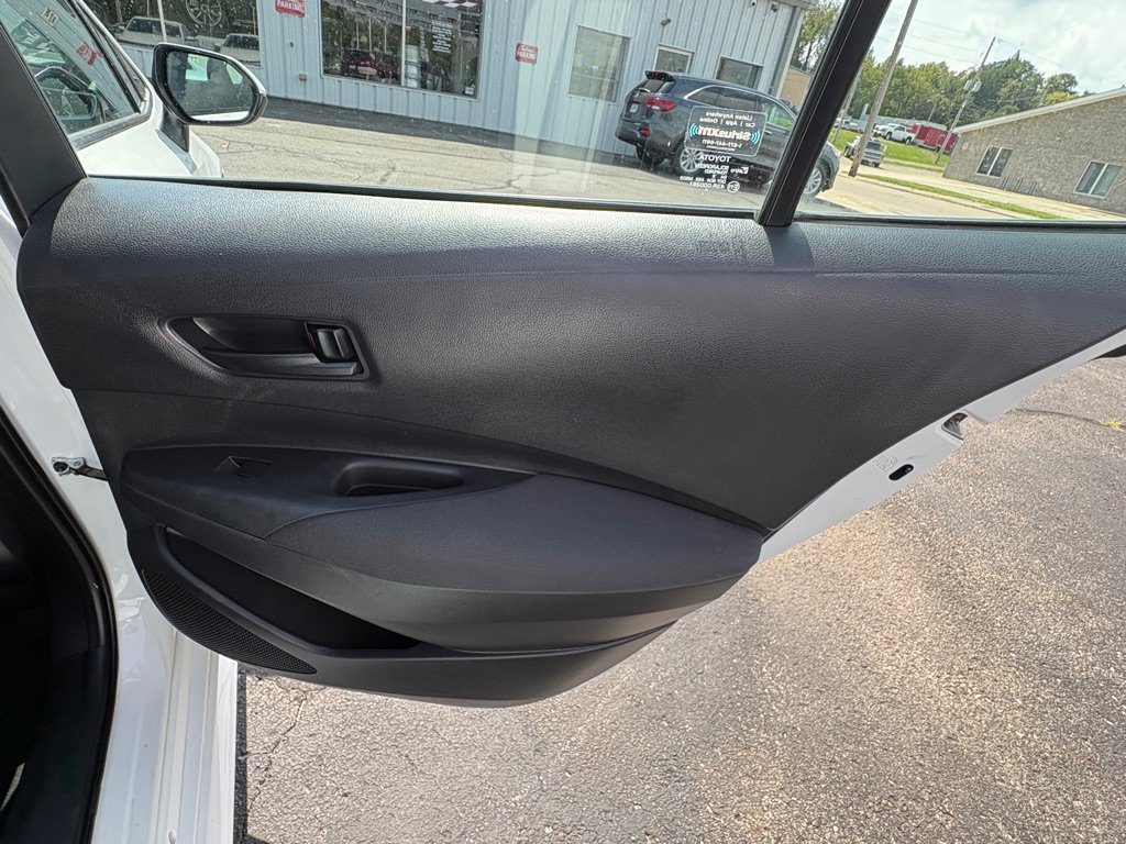 Used 2022 Toyota Corolla LE FWD image 14