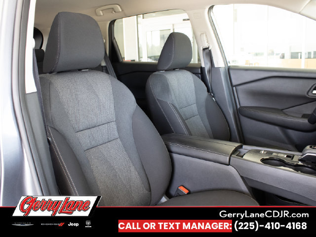 Used 2025 Nissan Rogue SV FWD image 14