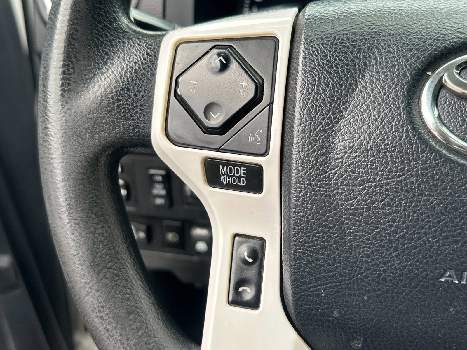 Used 2018 Toyota Tundra SR5 w/ SR5 Upgrade Package image 24