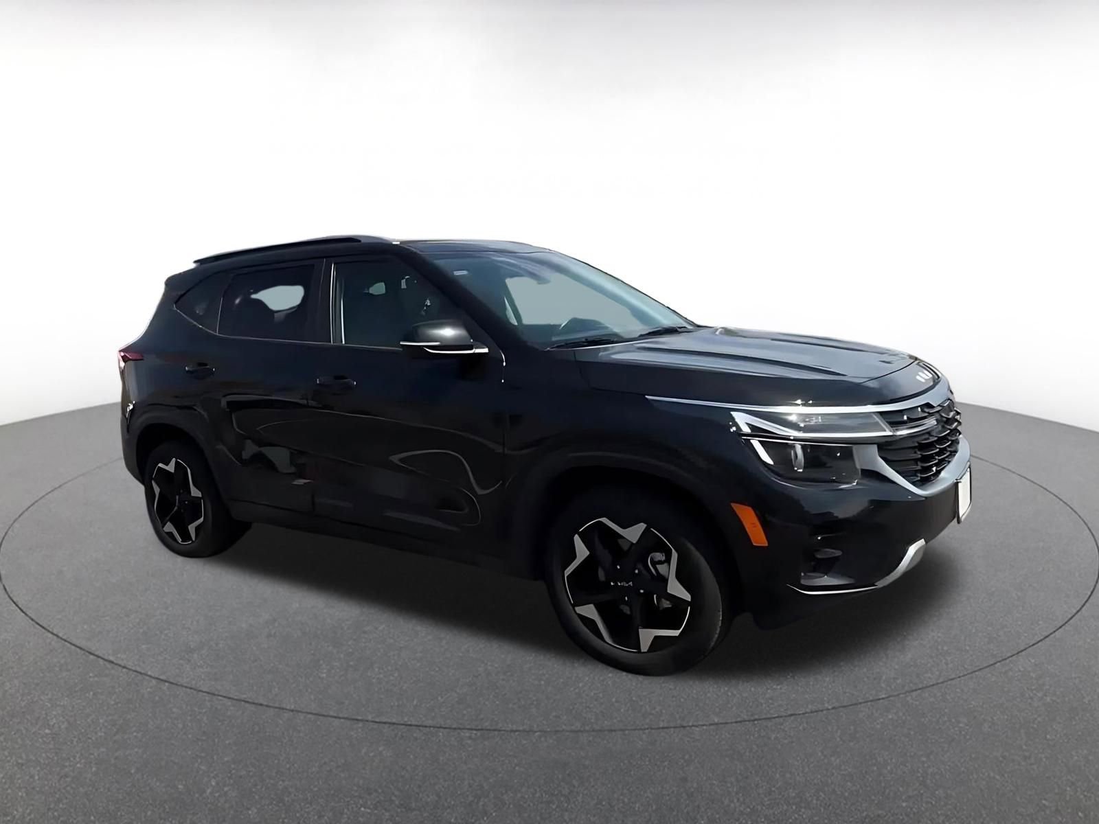 Used 2025 Kia Seltos S image 2