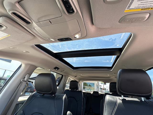 Used 2023 Chrysler Pacifica Limited image 29