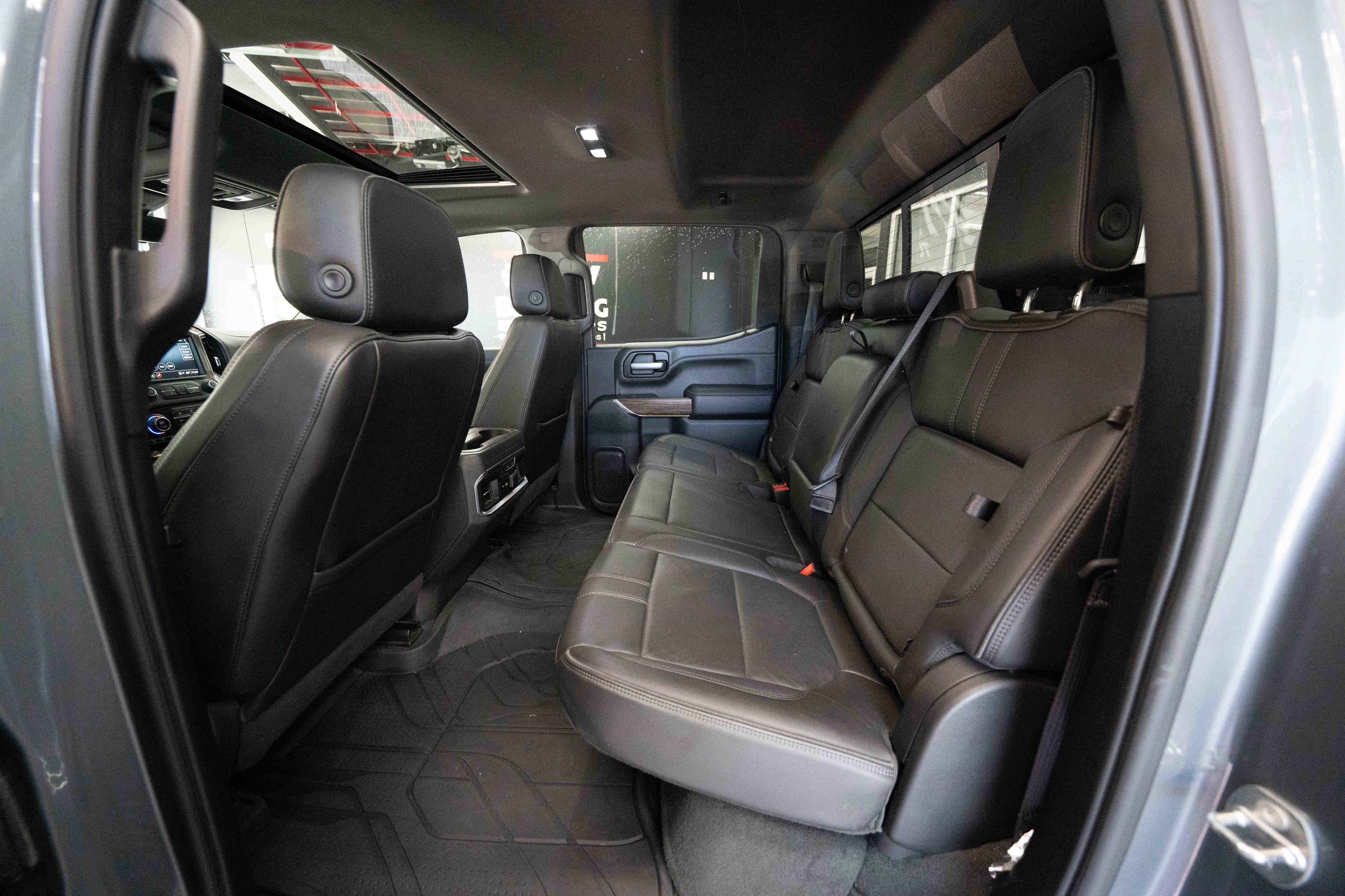 Used 2021 Chevrolet Silverado 1500 High Country w/ Technology Package AWD/4WD image 23