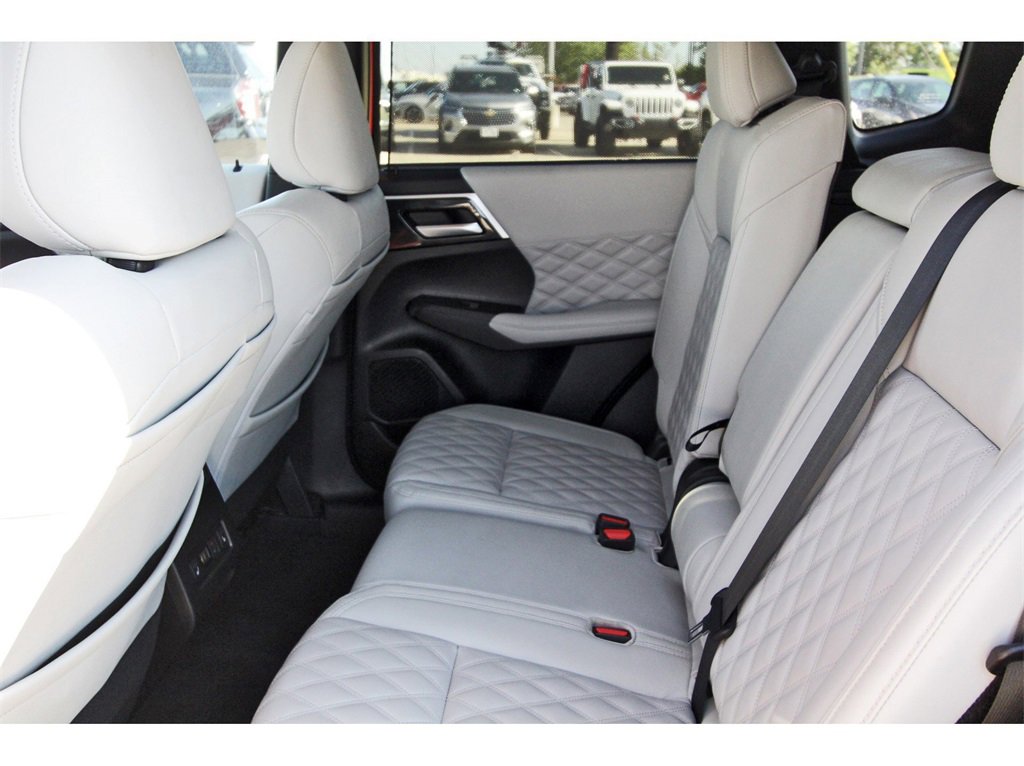 Used 2024 Mitsubishi Outlander SEL image 33