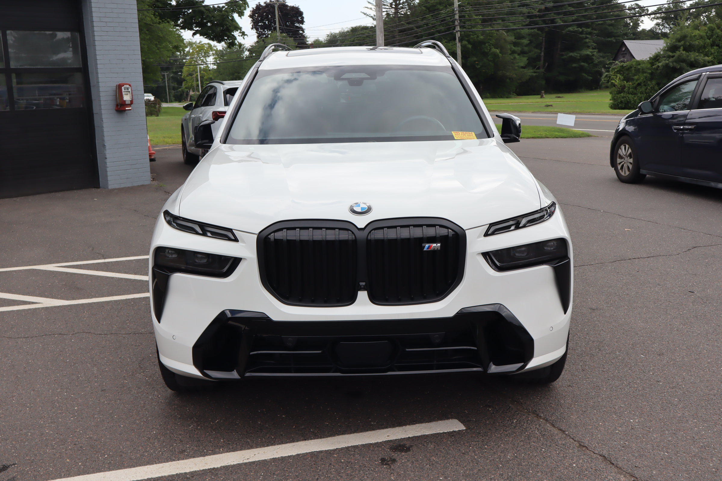 Used 2025 BMW X7 M60i AWD/4WD image 3