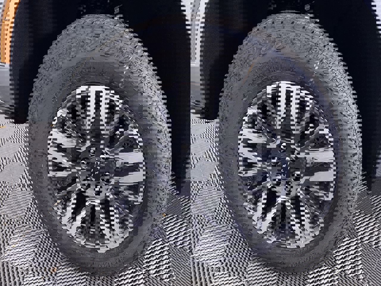 New 2026 Chevrolet Suburban Z71 image 17