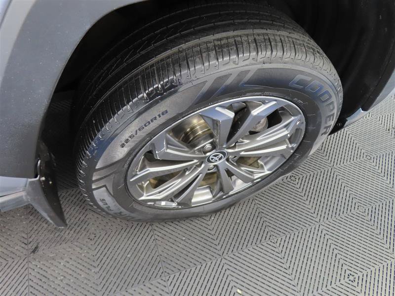 Used 2023 Toyota RAV4 XLE Premium AWD/4WD image 9