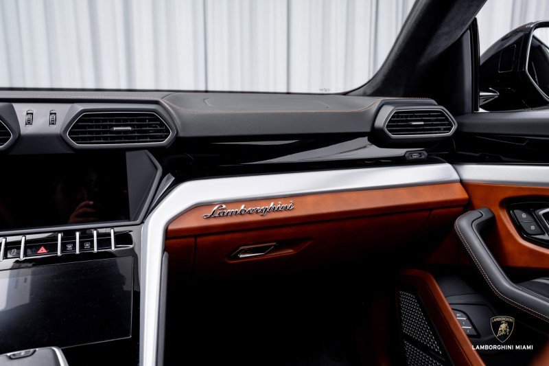 Used 2019 Lamborghini Urus image 36