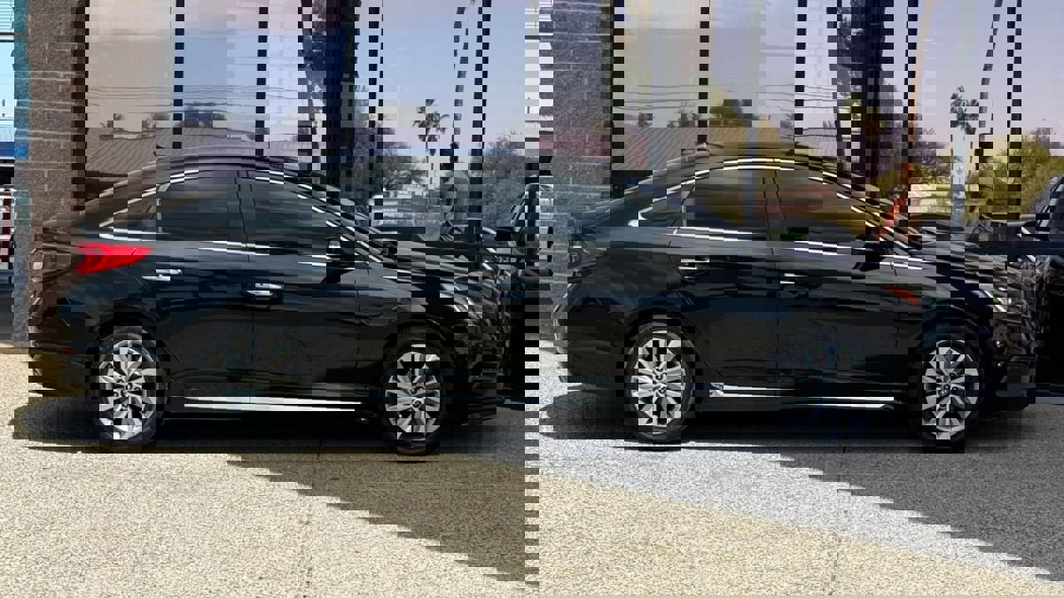 Used 2016 Hyundai Sonata Sport w/ Option Group 02 FWD image 14