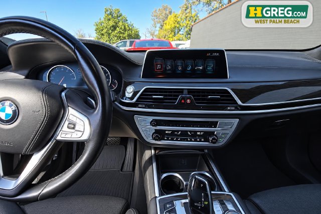 Used 2017 BMW 750i RWD image 14