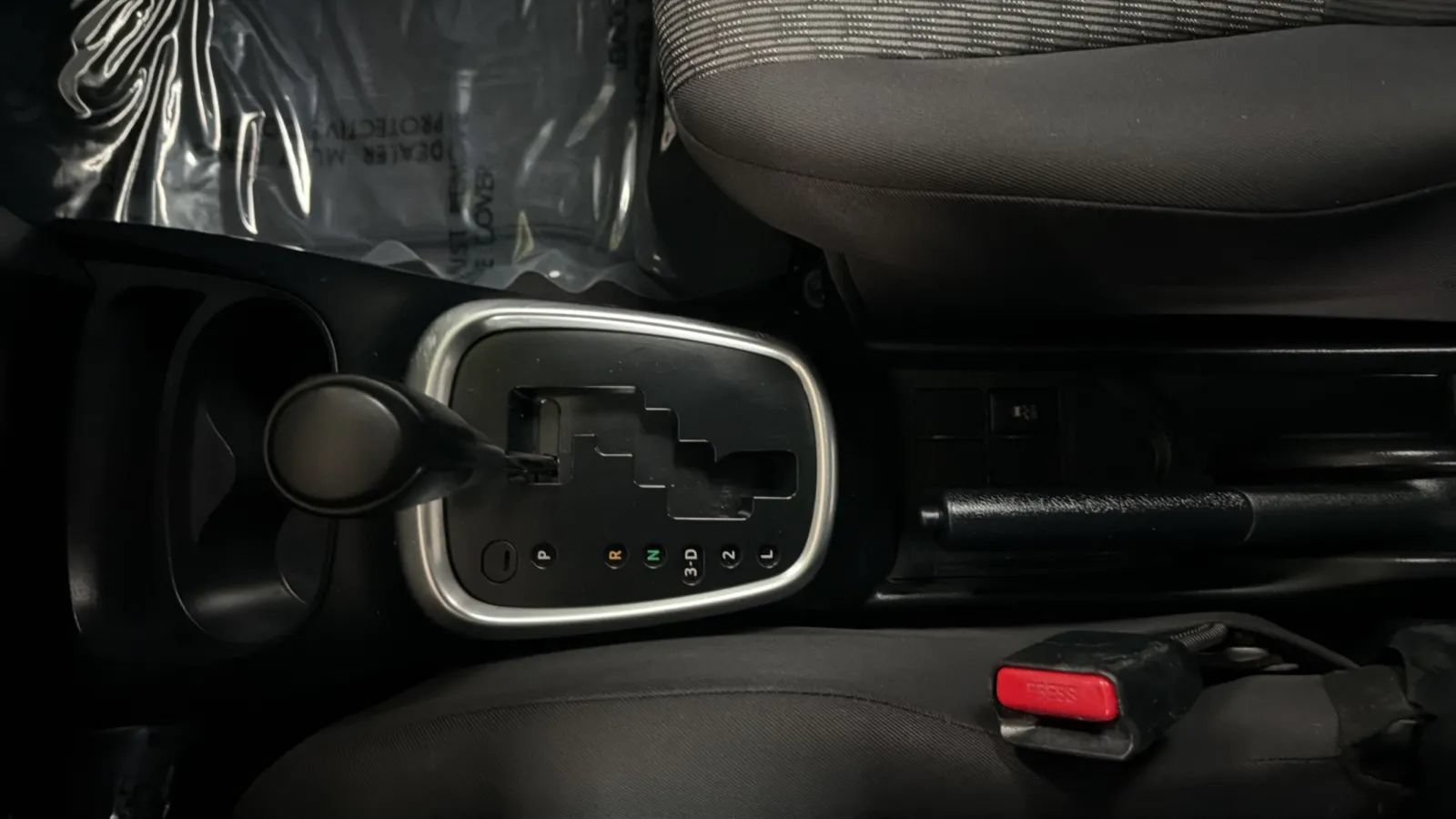 Used 2015 Toyota Yaris L FWD image 12