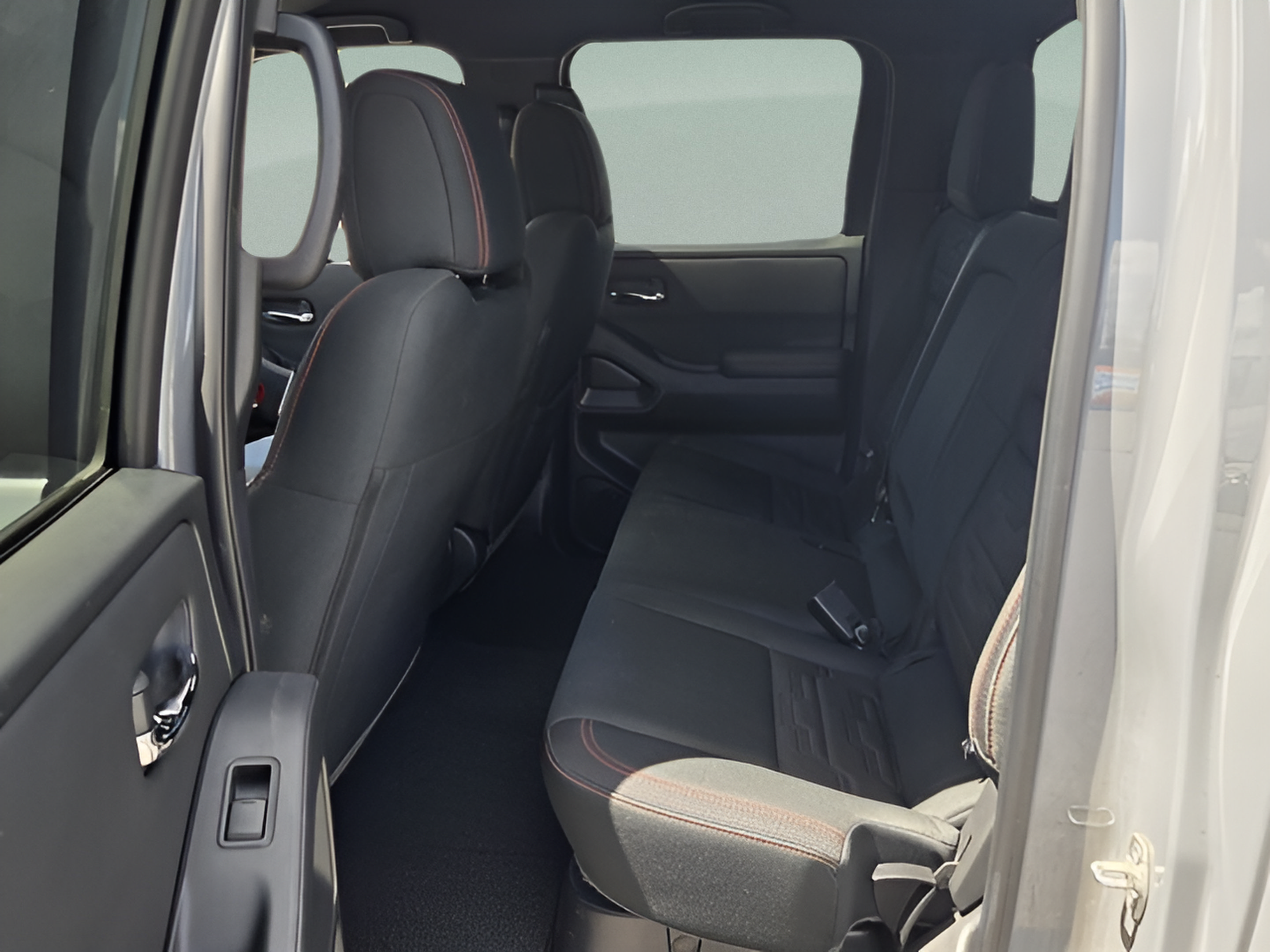 Used 2023 Nissan Frontier PRO-4X w/ Technology Package AWD/4WD image 12