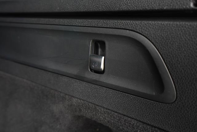 Used 2020 Mercedes-Benz GLC 300 4MATIC image 9