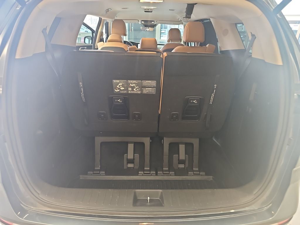 Used 2024 Kia Carnival EX image 40