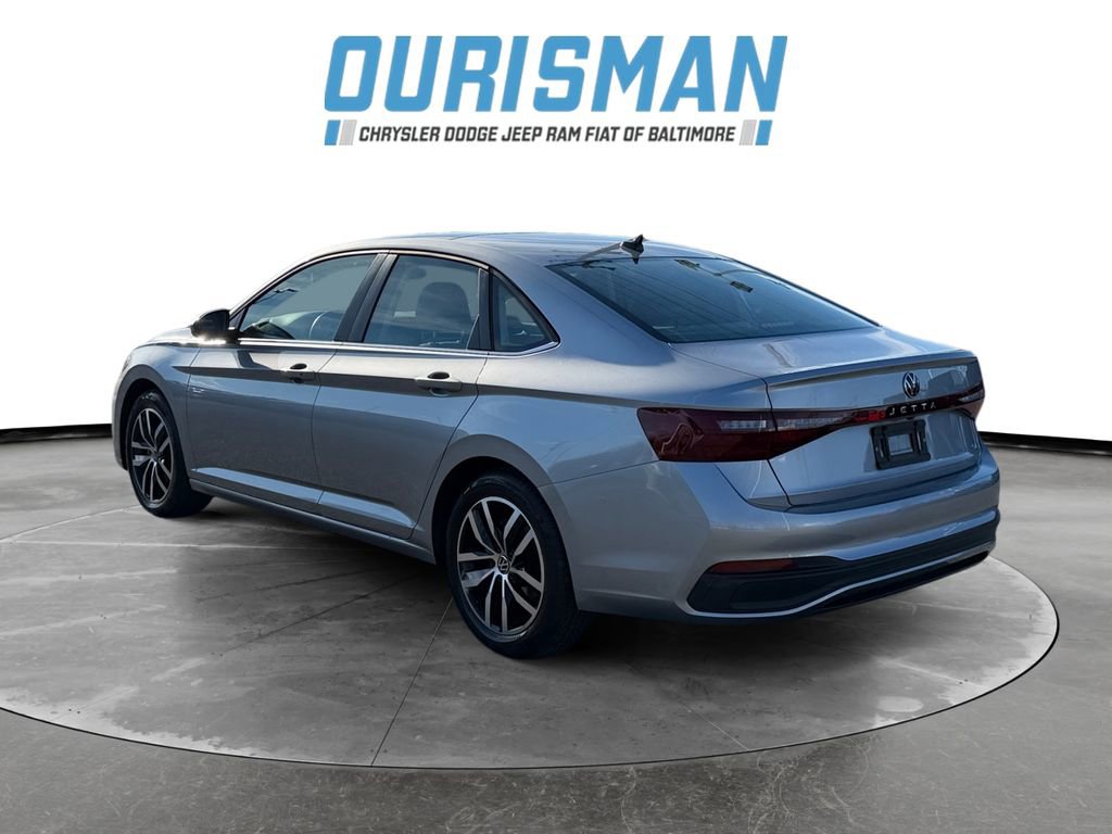 Used 2025 Volkswagen Jetta SE image 4