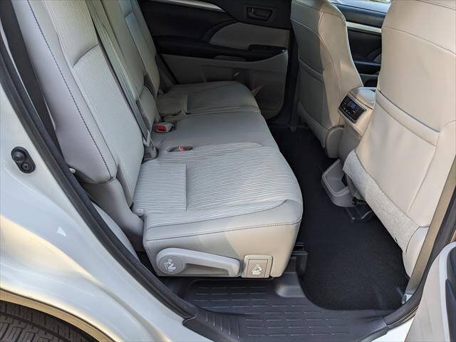 Used 2017 Toyota Highlander Plus w/ Protection Package #3 AWD/4WD image 20
