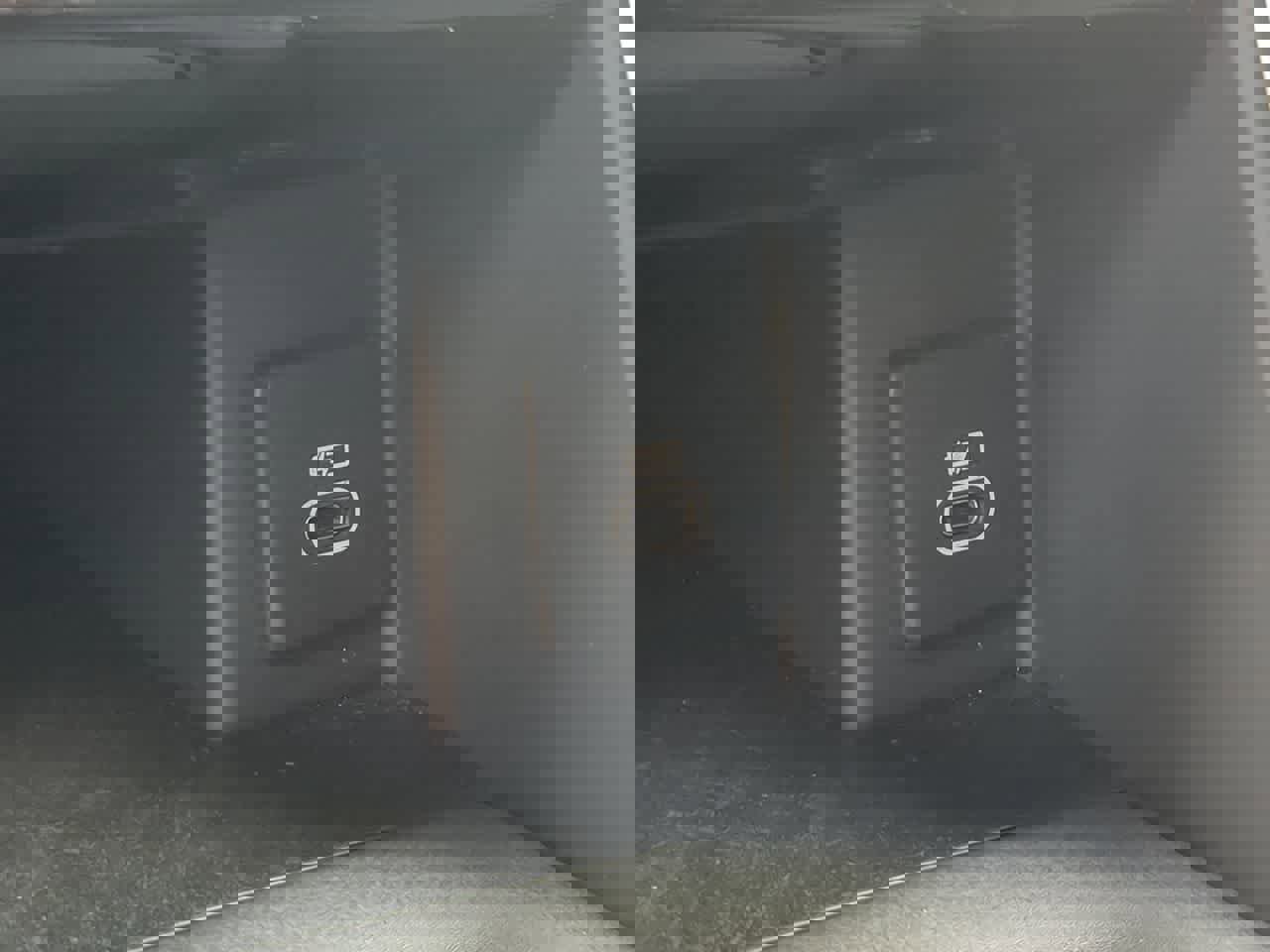 Used 2025 Land Rover Discovery Dynamic SE AWD/4WD image 33