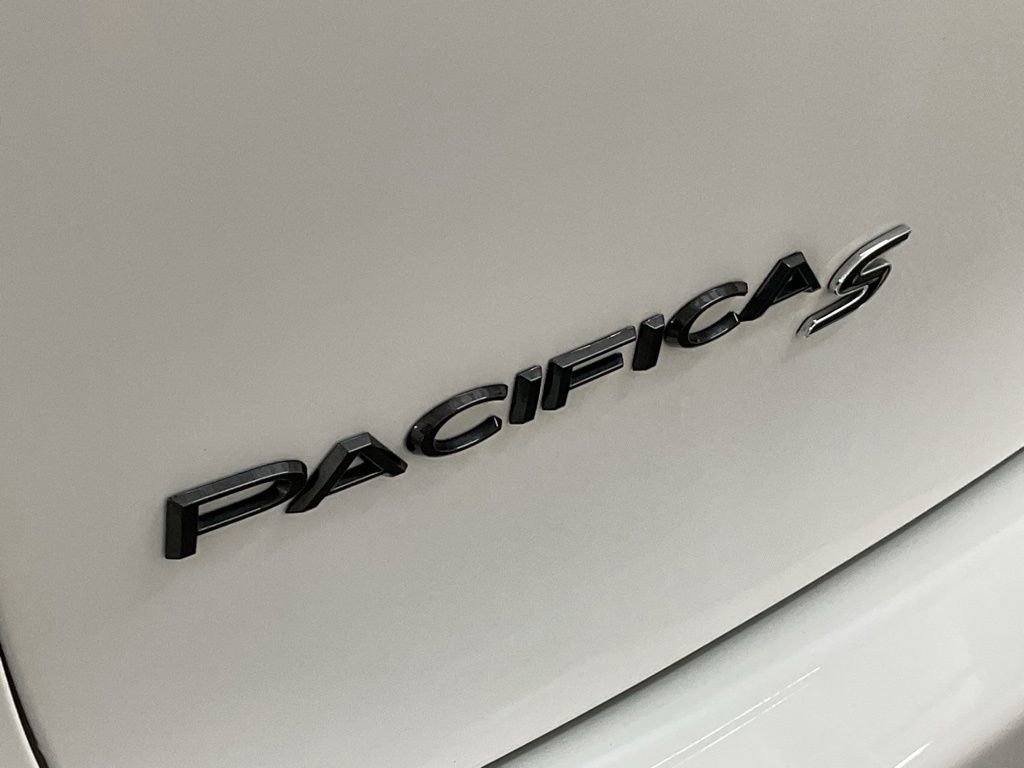 Used 2020 Chrysler Pacifica Touring-L w/ Advanced Safetytec Group AWD/4WD image 22