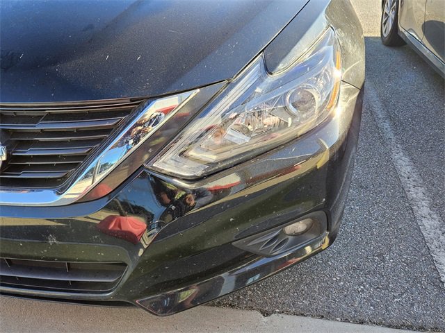Used 2016 Nissan Altima 2.5 SR w/ Interior Lighting Package image 4