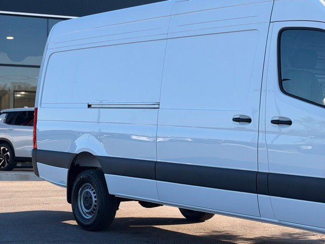 Used 2025 Mercedes-Benz Sprinter 2500 image 5