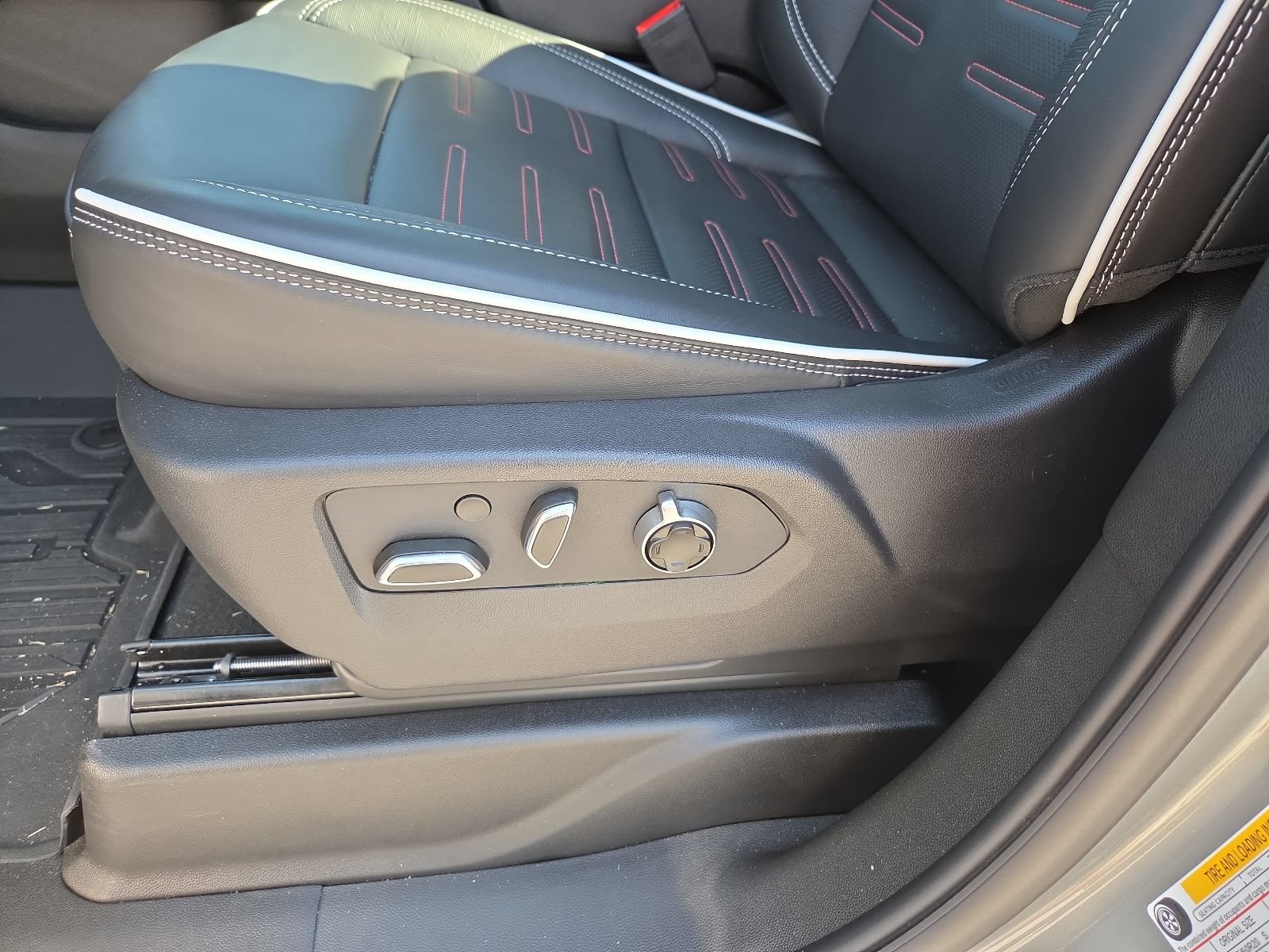 Used 2026 GMC Yukon AT4 Ultimate w/ LPO, Floor Liner Package AWD/4WD image 14