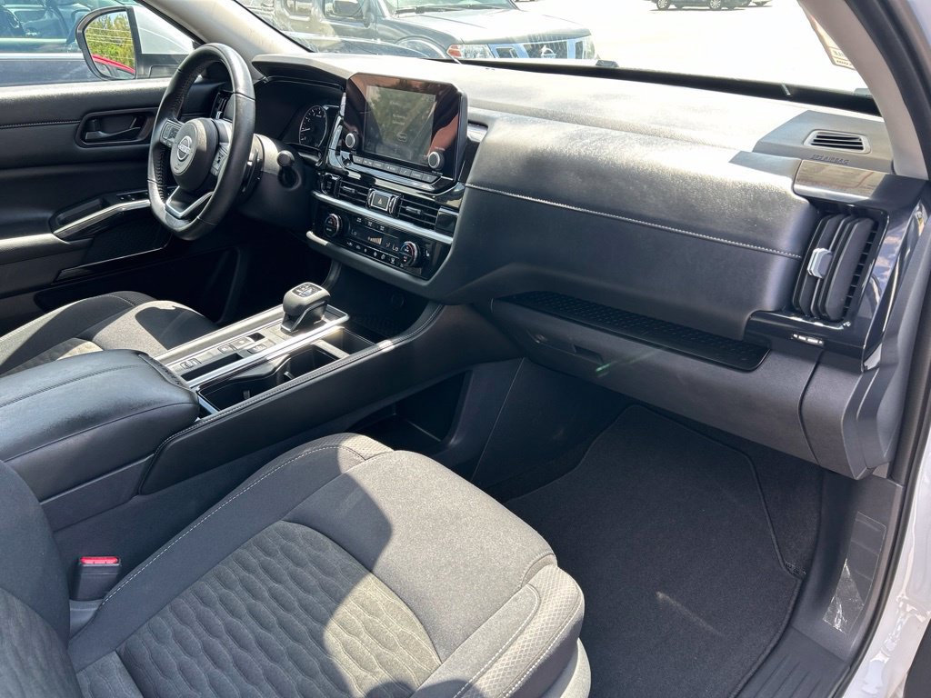 Certified 2025 Nissan Pathfinder SV w/ SV Premium Package FWD image 44