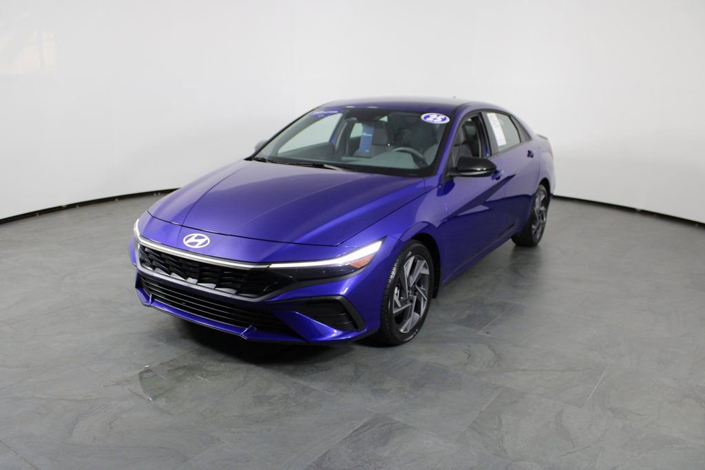 Certified 2025 Hyundai Elantra Sport image 2