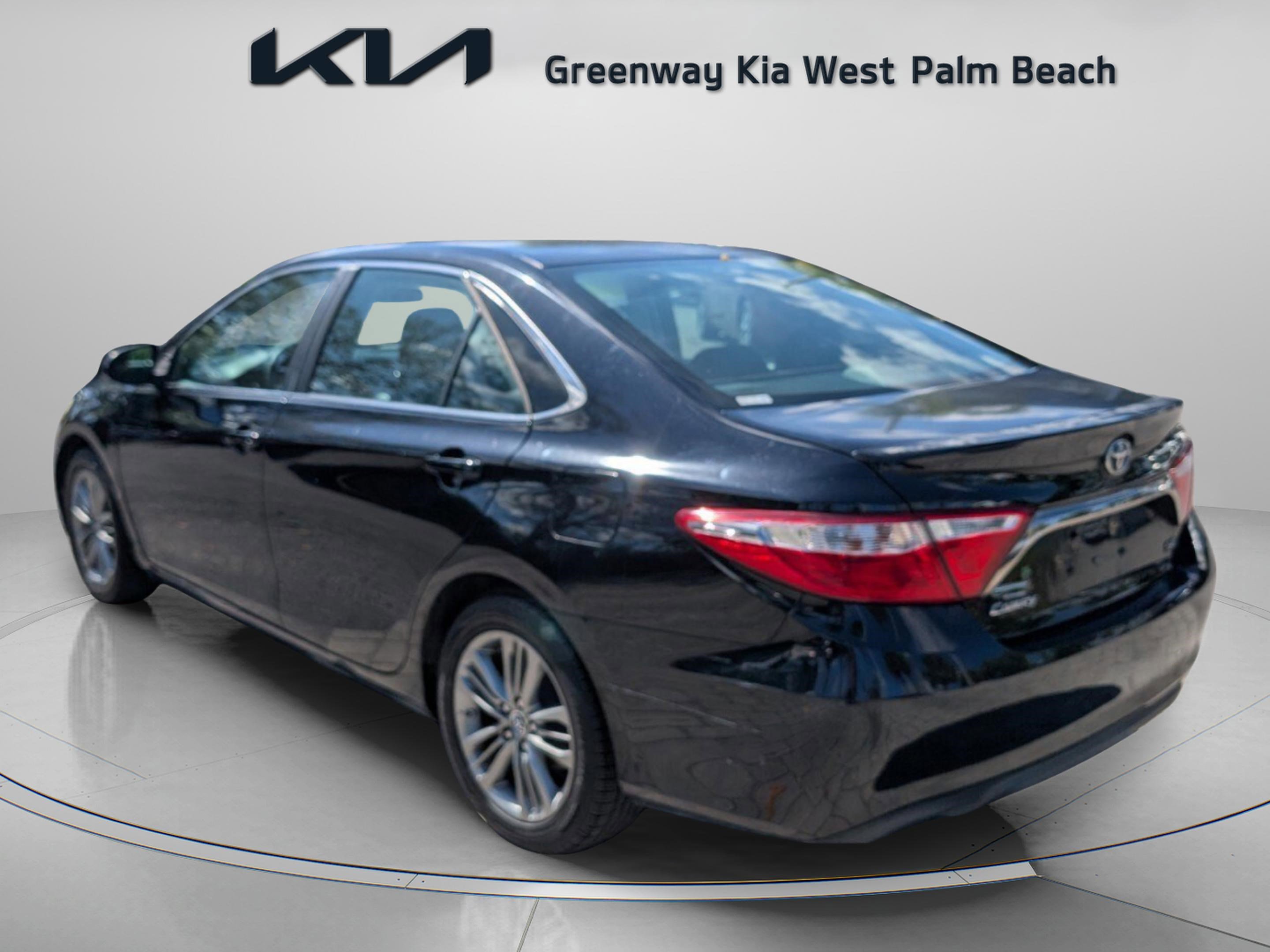 Used 2015 Toyota Camry SE image 5