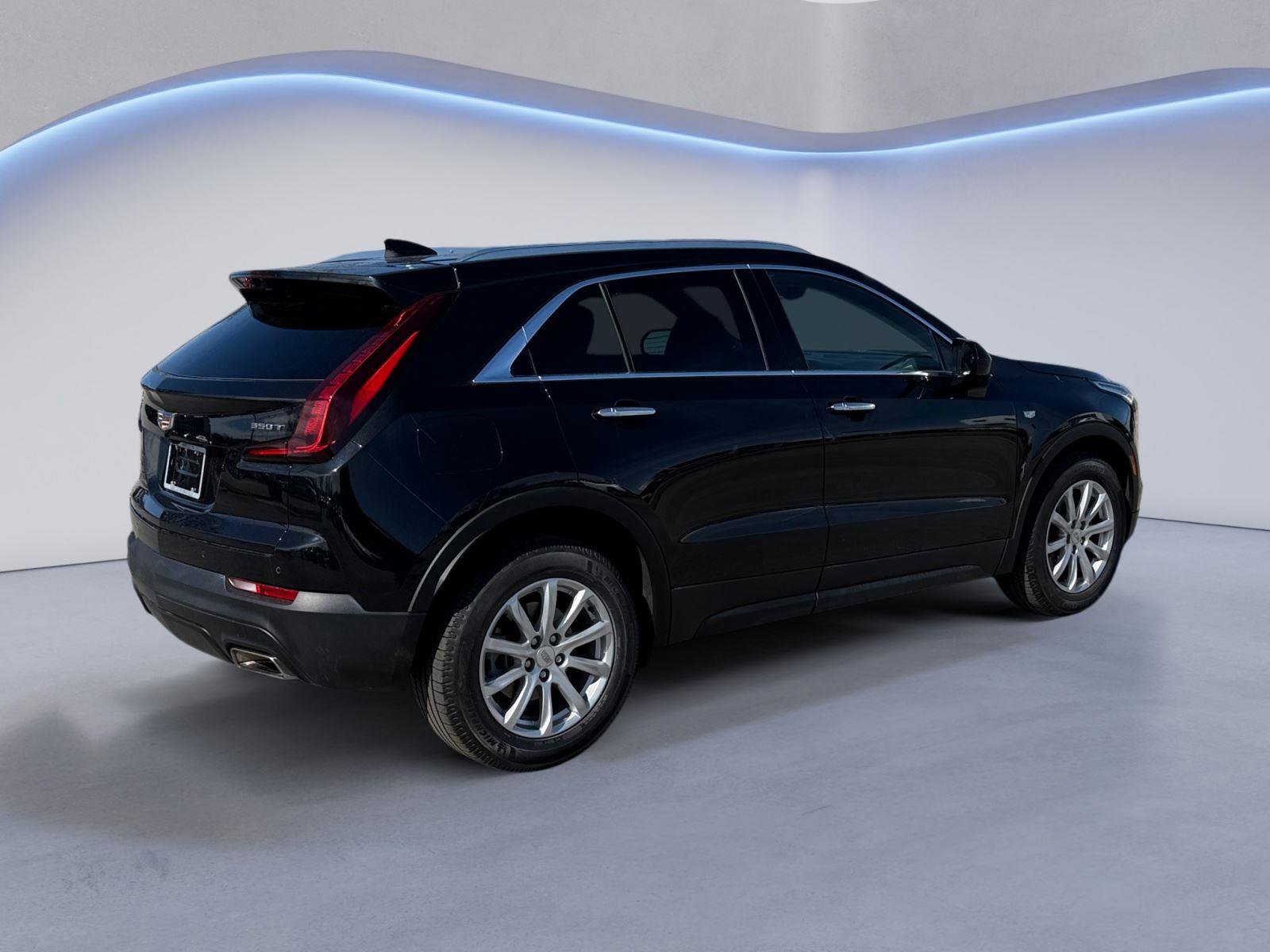 Used 2022 Cadillac XT4 Luxury w/ Cold Weather Package image 5