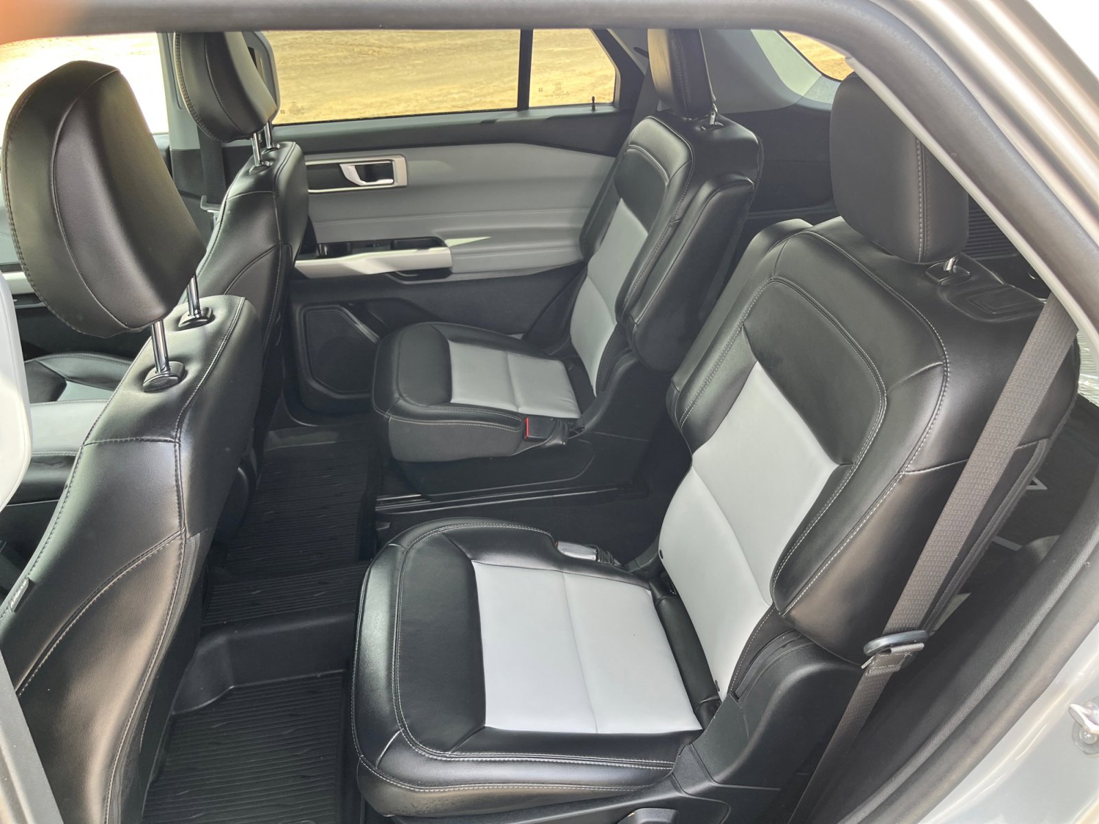 Used 2022 Ford Explorer XLT w/ Equipment Group 202A image 26