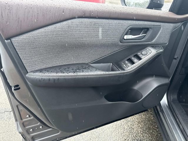 Used 2022 Nissan Rogue SV image 19